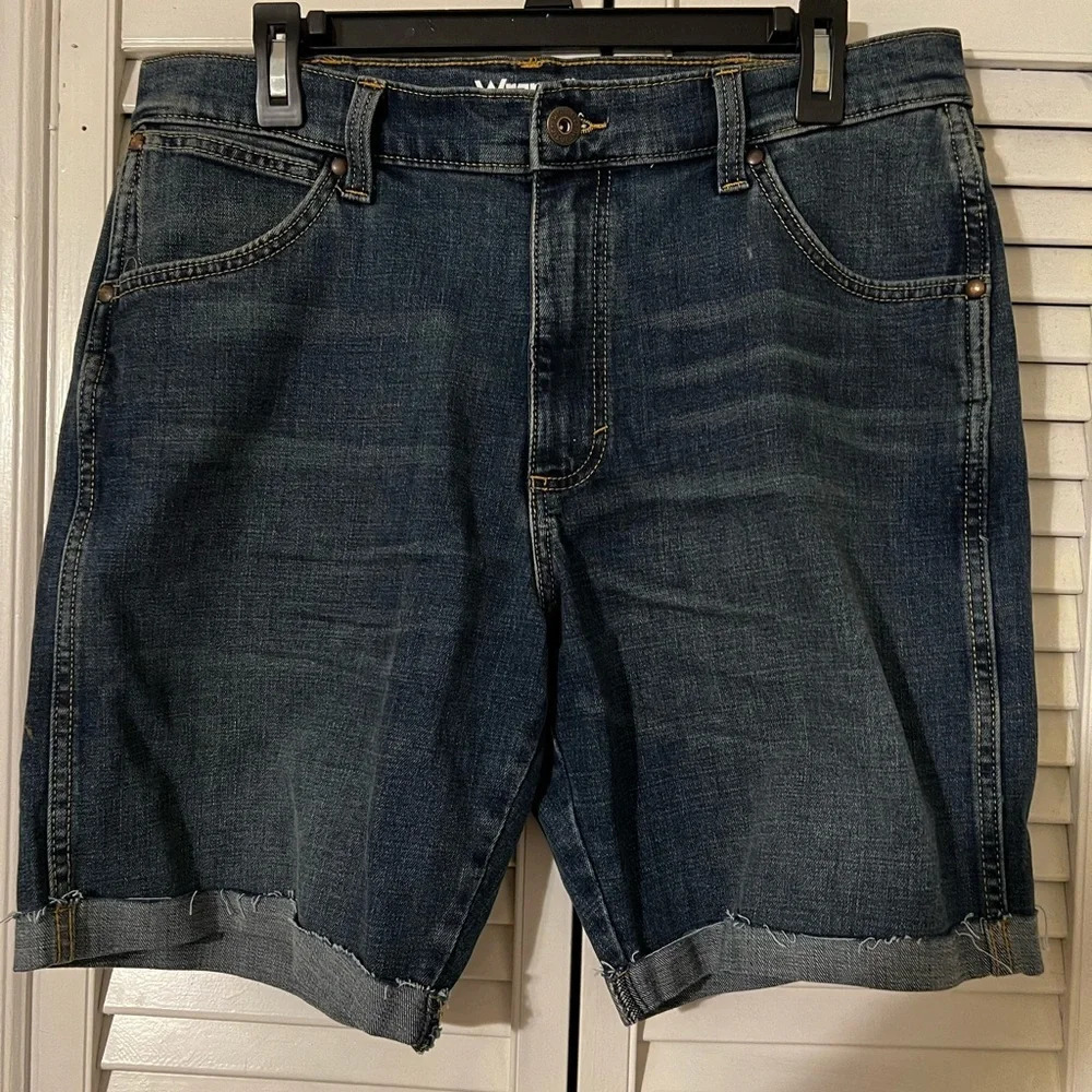 MEN'S WRANGLER ROLL CUFF DENIM SHORT IN MEDIUM TINT
